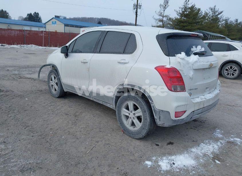 Photo 3 of 2018 Chevrolet Trax LS (VIN 3GNCJNSB6JL157565)
