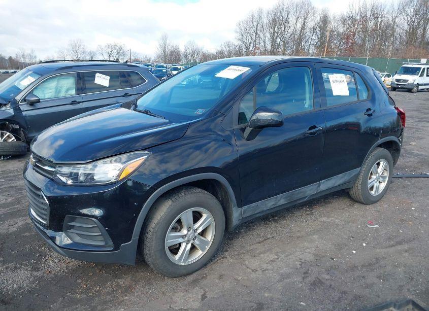 Photo 2 of 2018 Chevrolet Trax LS (VIN 3GNCJNSB6JL307013)