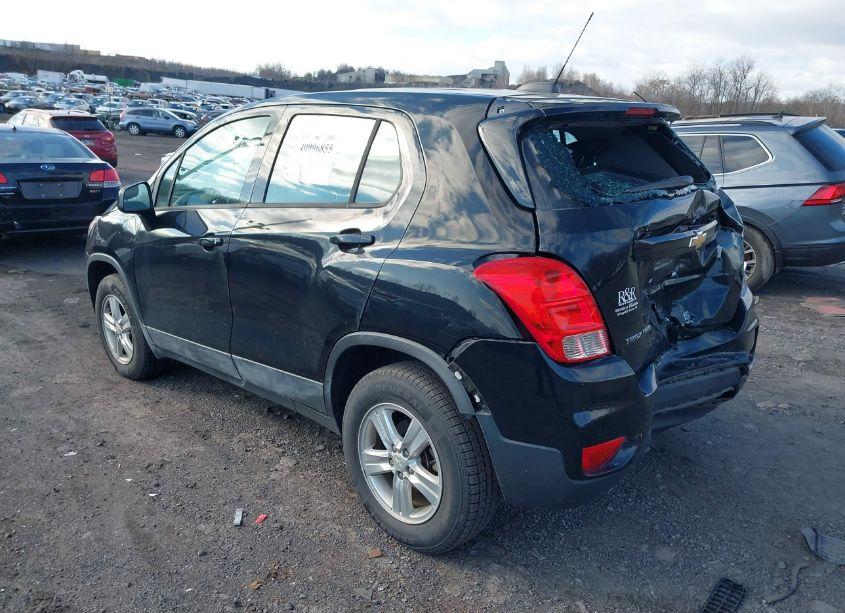 Photo 3 of 2018 Chevrolet Trax LS (VIN 3GNCJNSB6JL307013)