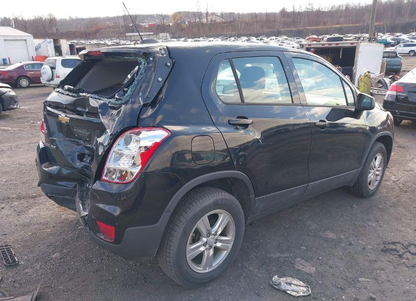 Photo 4 of 2018 Chevrolet Trax LS (VIN 3GNCJNSB6JL307013)