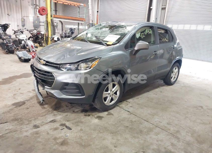 Photo 2 of 2020 Chevrolet Trax AWD LS (VIN 3GNCJNSB6LL185854)