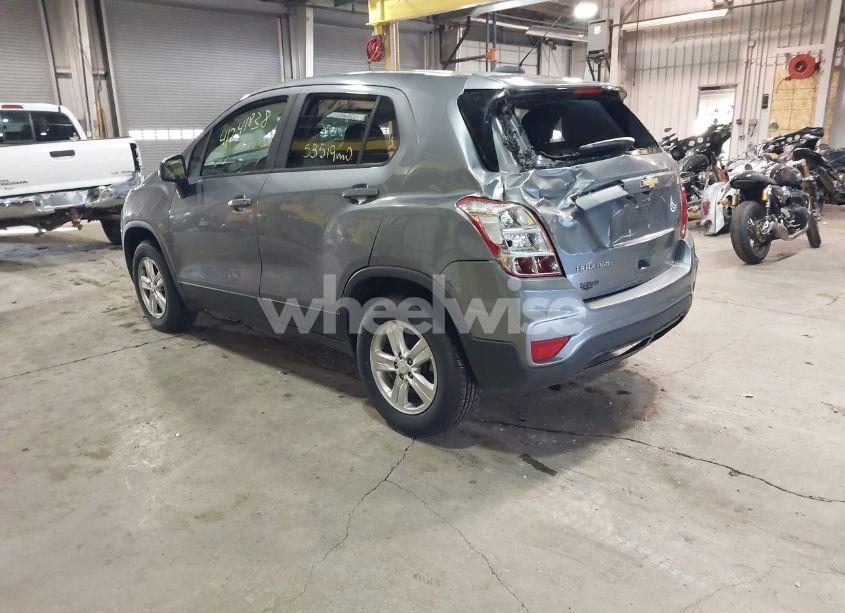 Photo 3 of 2020 Chevrolet Trax AWD LS (VIN 3GNCJNSB6LL185854)