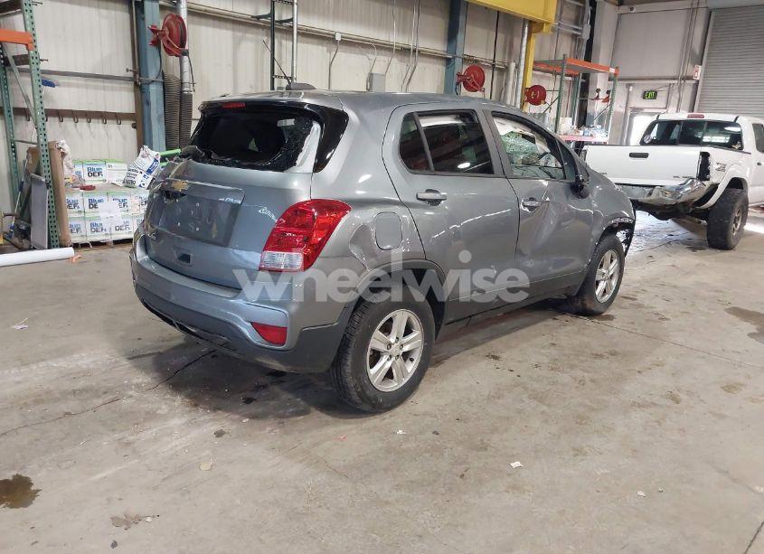 Photo 4 of 2020 Chevrolet Trax AWD LS (VIN 3GNCJNSB6LL185854)