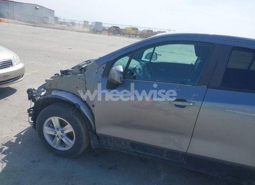 Photo 19 of 2020 Chevrolet Trax AWD LS (VIN 3GNCJNSB6LL208534)