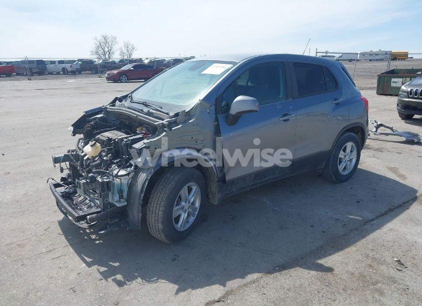 Photo 2 of 2020 Chevrolet Trax AWD LS (VIN 3GNCJNSB6LL208534)