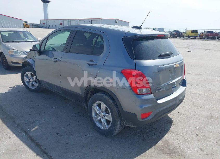 Photo 3 of 2020 Chevrolet Trax AWD LS (VIN 3GNCJNSB6LL208534)