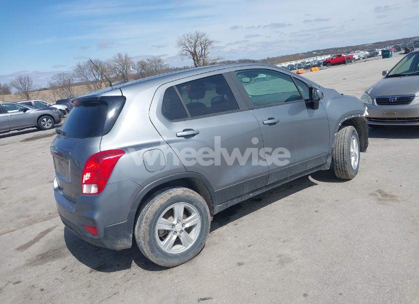 Photo 4 of 2020 Chevrolet Trax AWD LS (VIN 3GNCJNSB6LL208534)