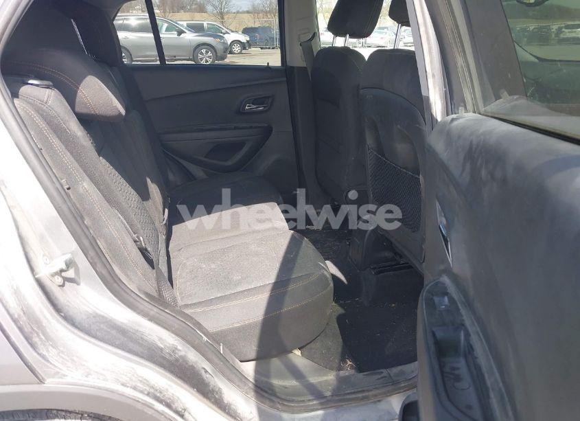 Photo 8 of 2020 Chevrolet Trax AWD LS (VIN 3GNCJNSB6LL208534)