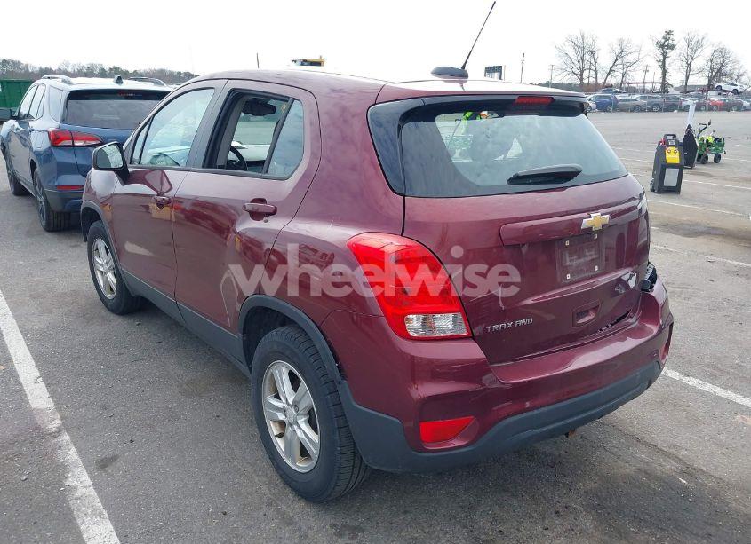 Photo 3 of 2017 Chevrolet Trax LS (VIN 3GNCJNSB7HL162915)