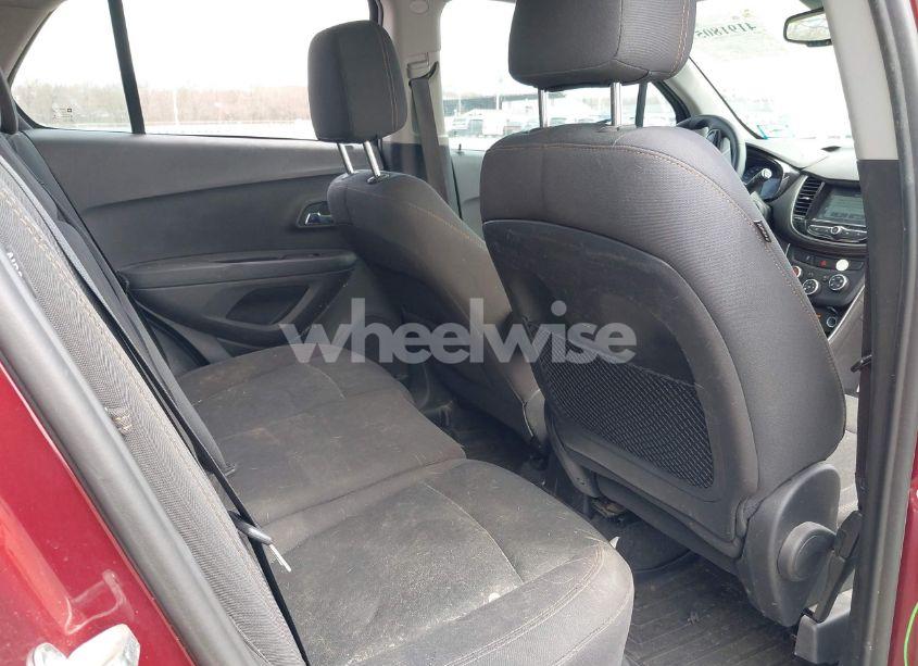 Photo 8 of 2017 Chevrolet Trax LS (VIN 3GNCJNSB7HL162915)