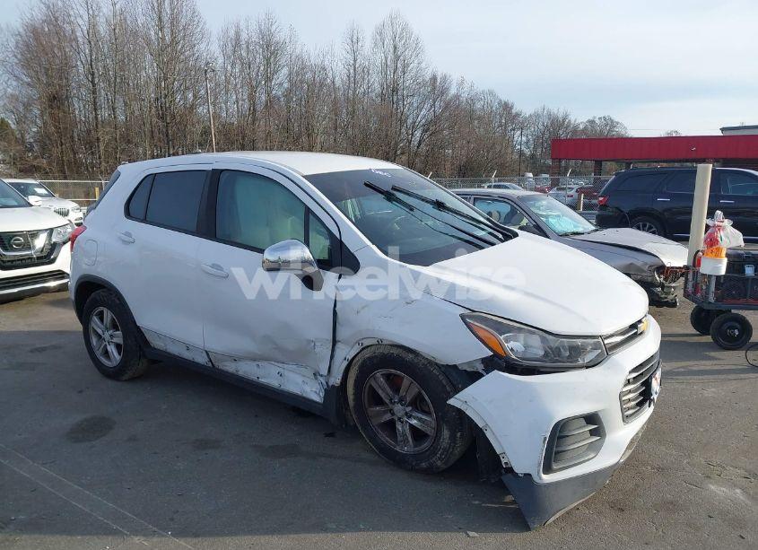 2017 Chevrolet Trax LS (VIN 3GNCJNSB7HL239850) main photo
