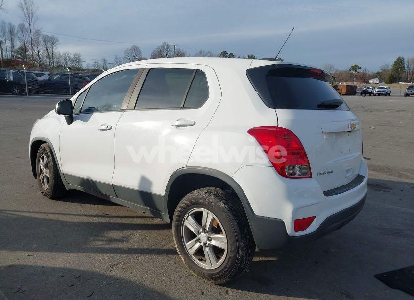 Photo 3 of 2017 Chevrolet Trax LS (VIN 3GNCJNSB7HL239850)