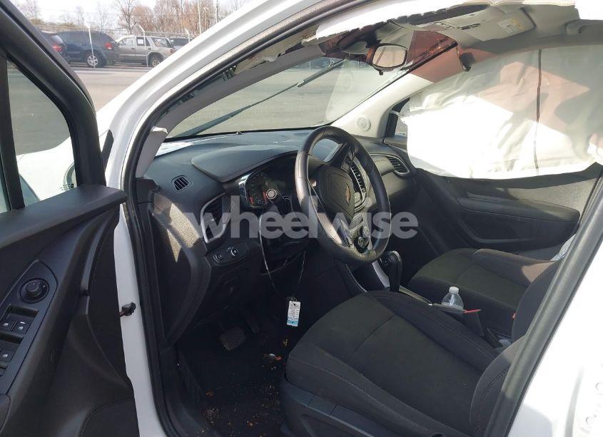 Photo 5 of 2017 Chevrolet Trax LS (VIN 3GNCJNSB7HL239850)