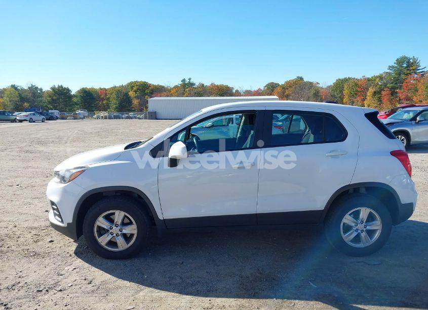 Photo 15 of 2017 Chevrolet Trax LS (VIN 3GNCJNSB7HL250122)