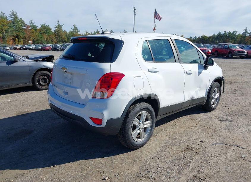 Photo 4 of 2017 Chevrolet Trax LS (VIN 3GNCJNSB7HL250122)