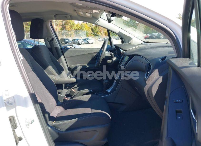 Photo 5 of 2017 Chevrolet Trax LS (VIN 3GNCJNSB7HL250122)