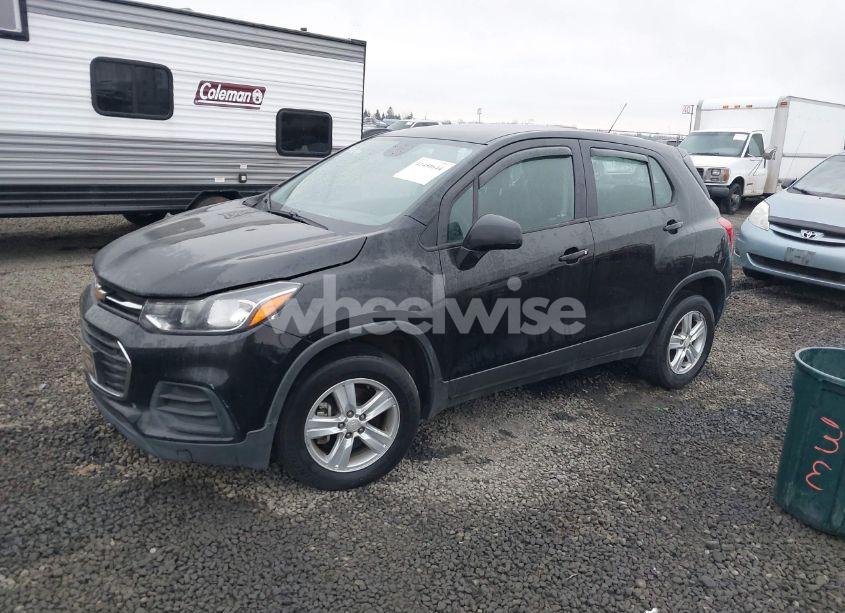 Photo 2 of 2017 Chevrolet Trax LS (VIN 3GNCJNSB7HL257572)