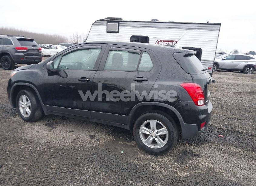 Photo 3 of 2017 Chevrolet Trax LS (VIN 3GNCJNSB7HL257572)