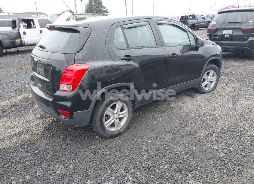 Photo 4 of 2017 Chevrolet Trax LS (VIN 3GNCJNSB7HL257572)