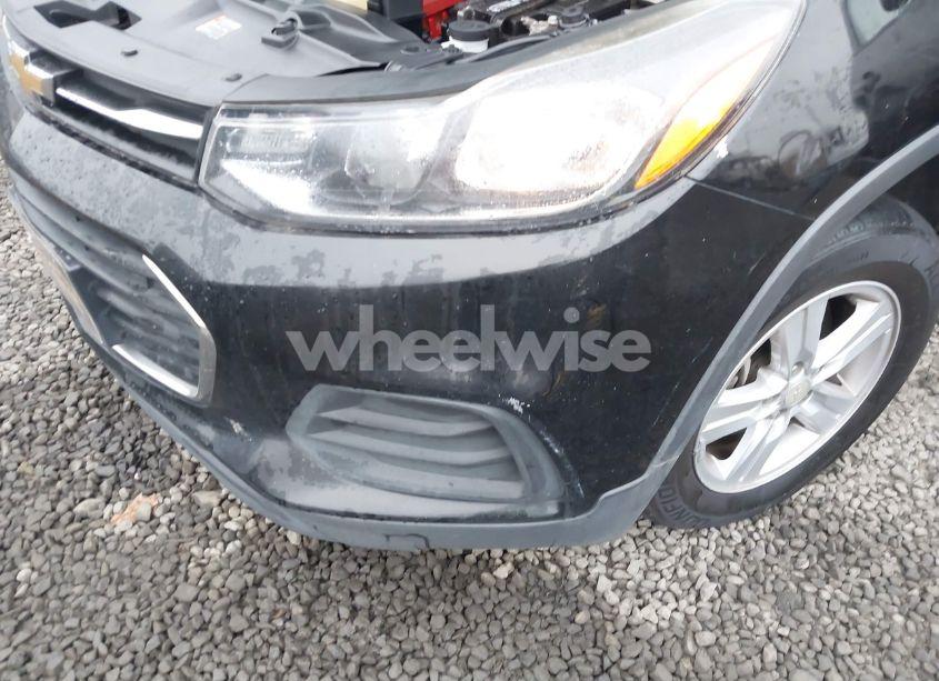 Photo 6 of 2017 Chevrolet Trax LS (VIN 3GNCJNSB7HL257572)