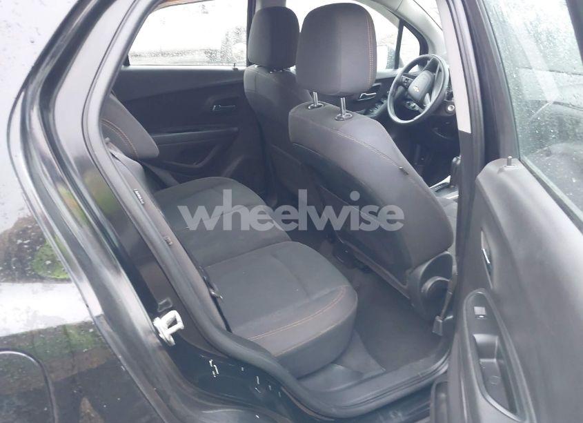 Photo 8 of 2017 Chevrolet Trax LS (VIN 3GNCJNSB7HL257572)