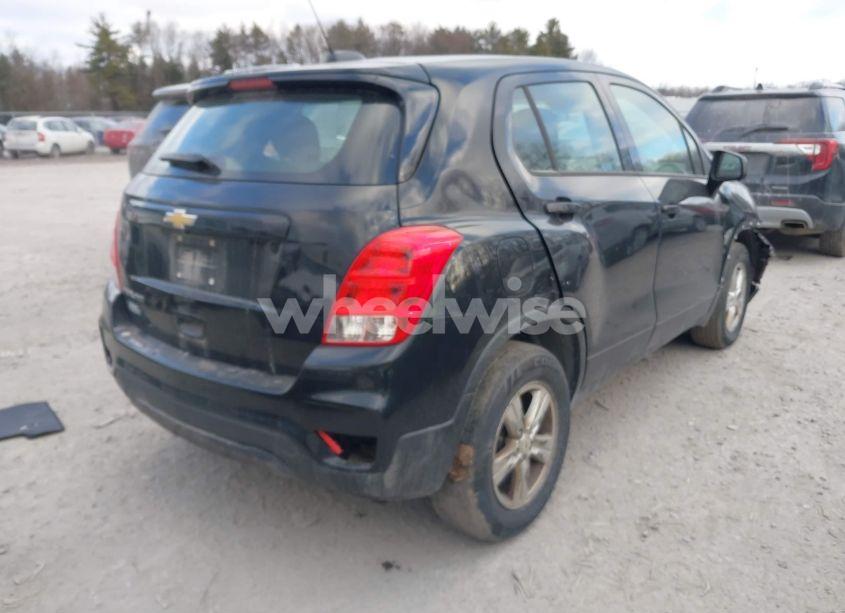 Photo 4 of 2017 Chevrolet Trax LS (VIN 3GNCJNSB7HL274307)