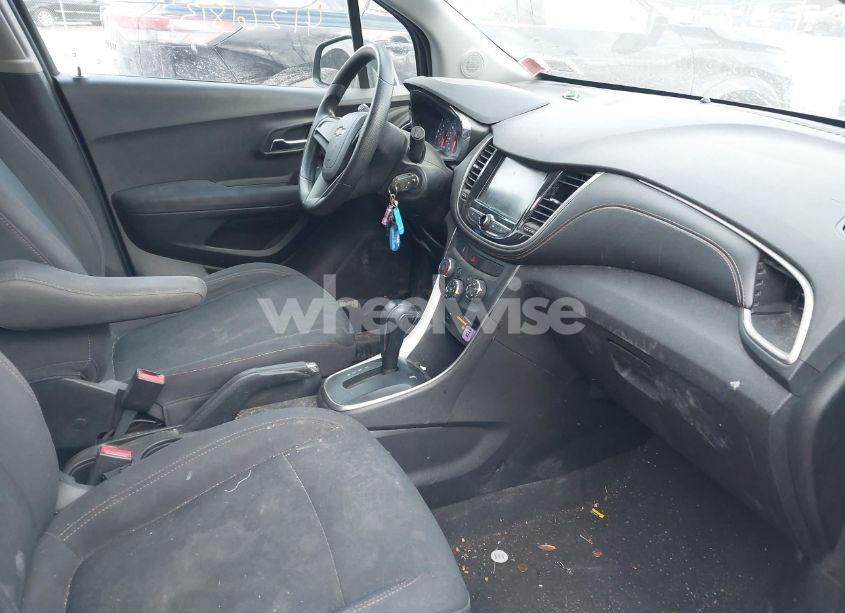 Photo 5 of 2017 Chevrolet Trax LS (VIN 3GNCJNSB7HL274307)