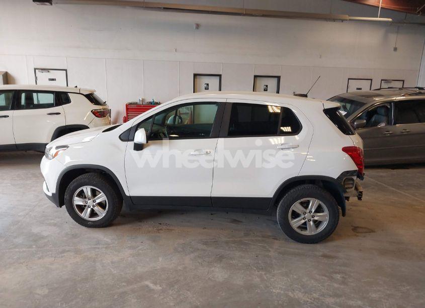 Photo 14 of 2017 Chevrolet Trax LS (VIN 3GNCJNSB7HL280107)
