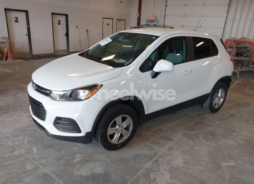 Photo 2 of 2017 Chevrolet Trax LS (VIN 3GNCJNSB7HL280107)