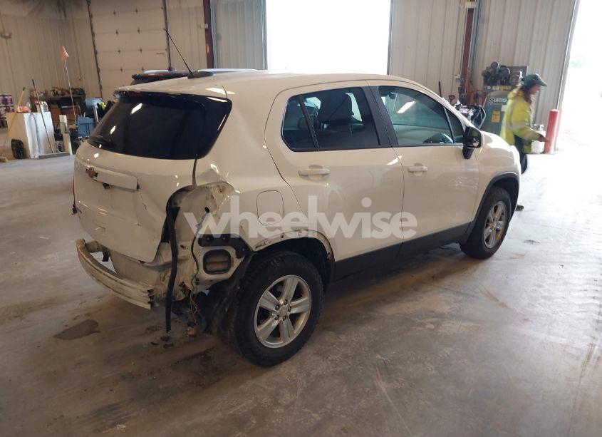 Photo 4 of 2017 Chevrolet Trax LS (VIN 3GNCJNSB7HL280107)