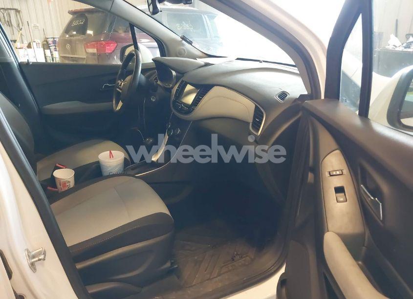 Photo 5 of 2017 Chevrolet Trax LS (VIN 3GNCJNSB7HL280107)