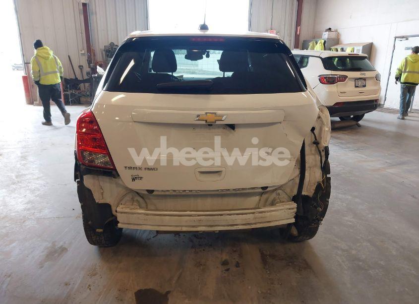 Photo 6 of 2017 Chevrolet Trax LS (VIN 3GNCJNSB7HL280107)