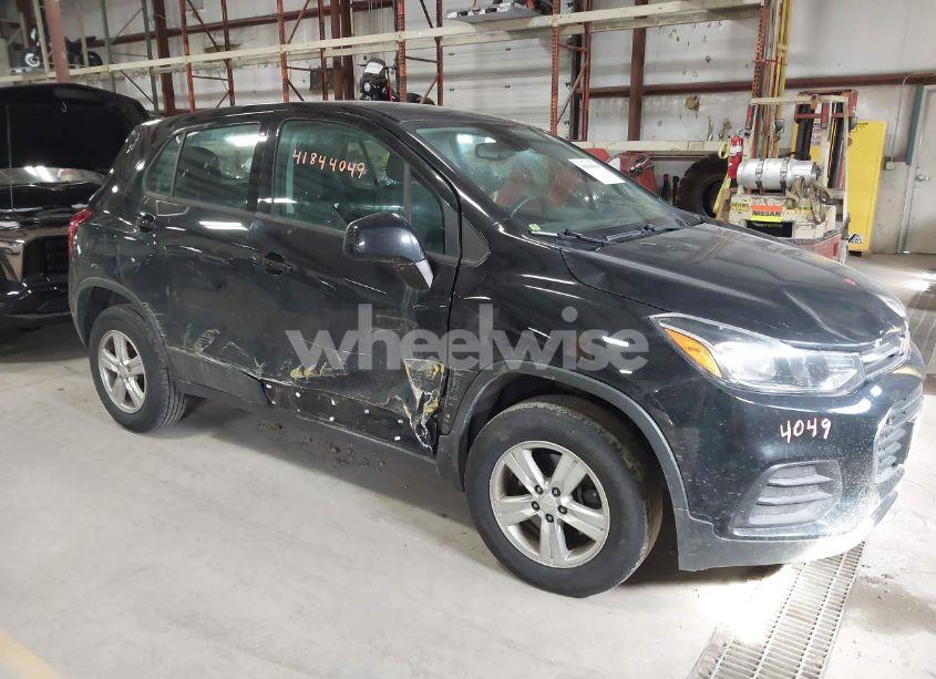 2017 Chevrolet Trax LS (VIN 3GNCJNSB7HL286537) main photo
