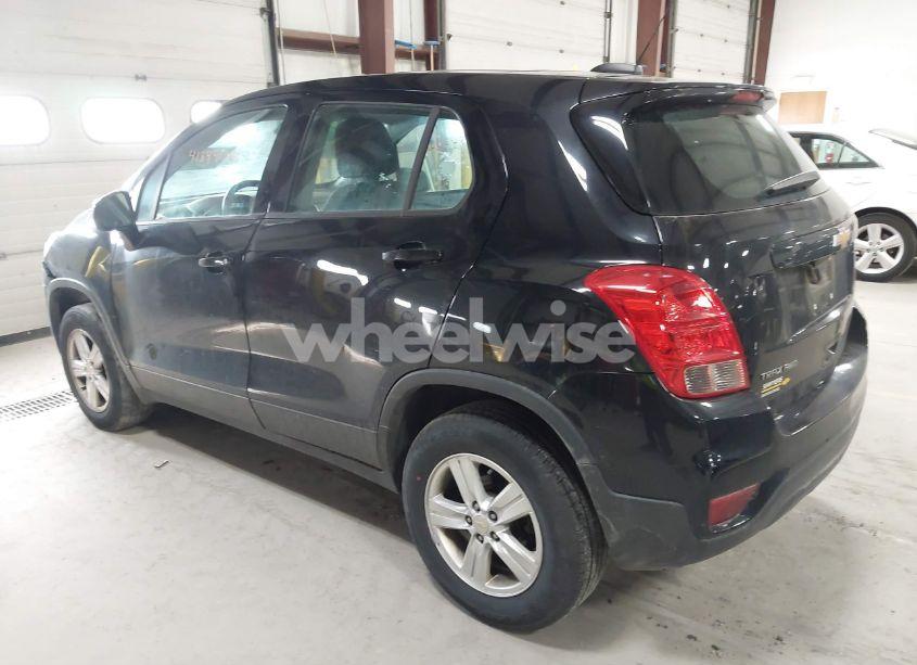 Photo 3 of 2017 Chevrolet Trax LS (VIN 3GNCJNSB7HL286537)