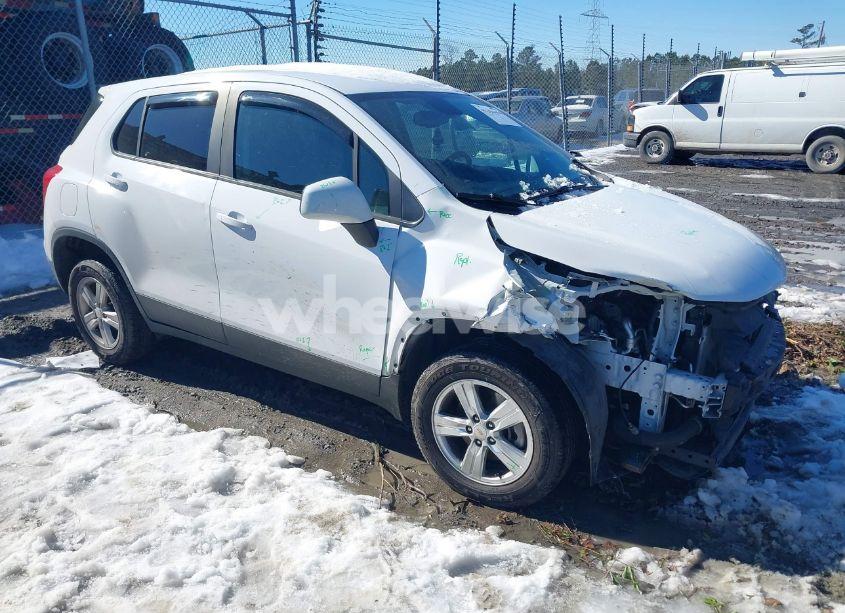 2019 Chevrolet Trax LS (VIN 3GNCJNSB7KL217306) main photo