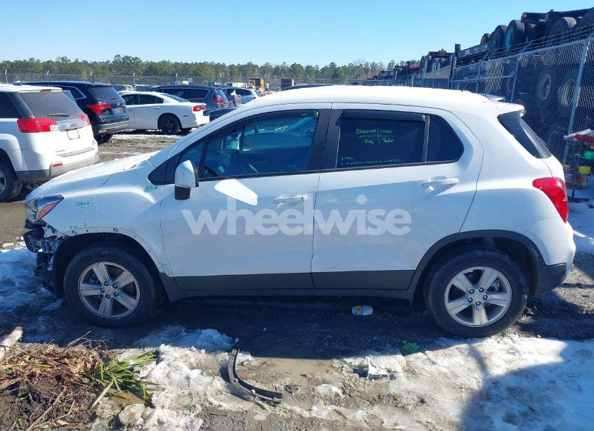 Photo 14 of 2019 Chevrolet Trax LS (VIN 3GNCJNSB7KL217306)