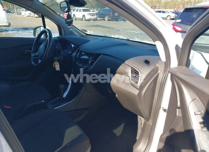 Photo 5 of 2019 Chevrolet Trax LS (VIN 3GNCJNSB7KL217306)