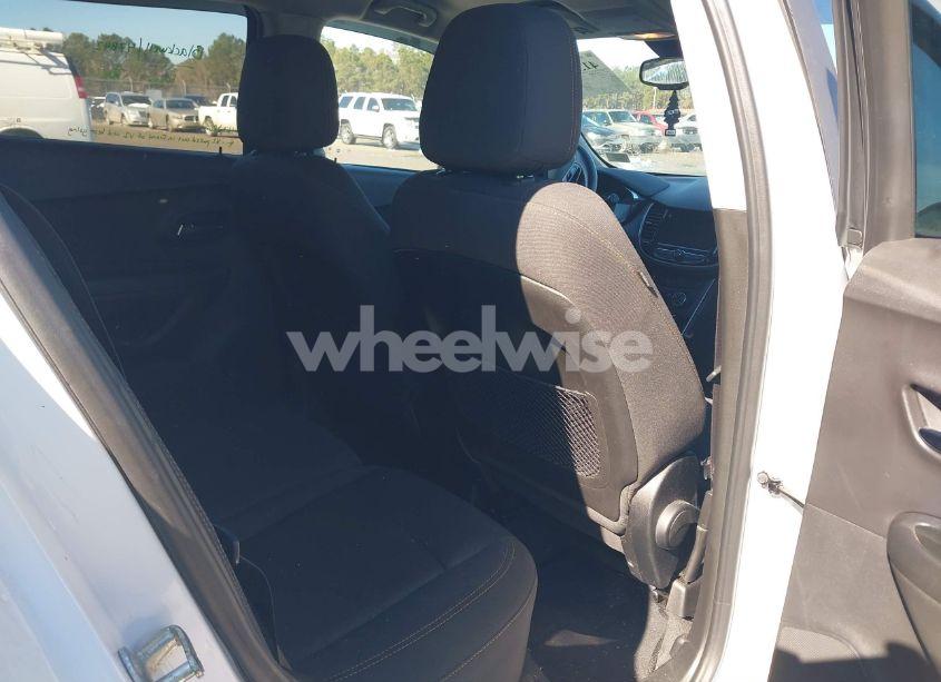 Photo 8 of 2019 Chevrolet Trax LS (VIN 3GNCJNSB7KL217306)