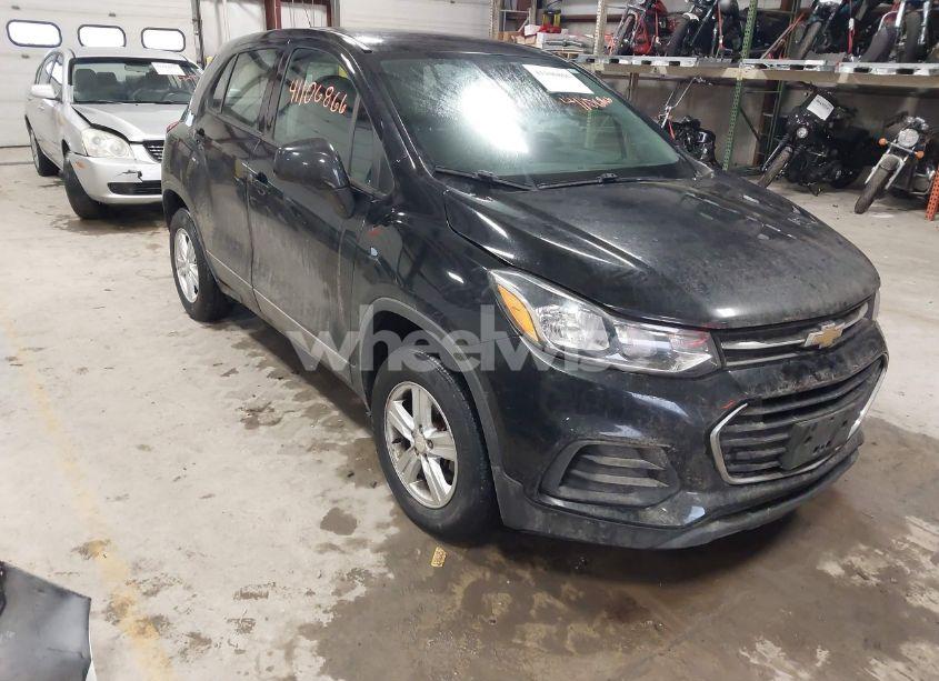 2019 Chevrolet Trax LS (VIN 3GNCJNSB7KL368341) main photo