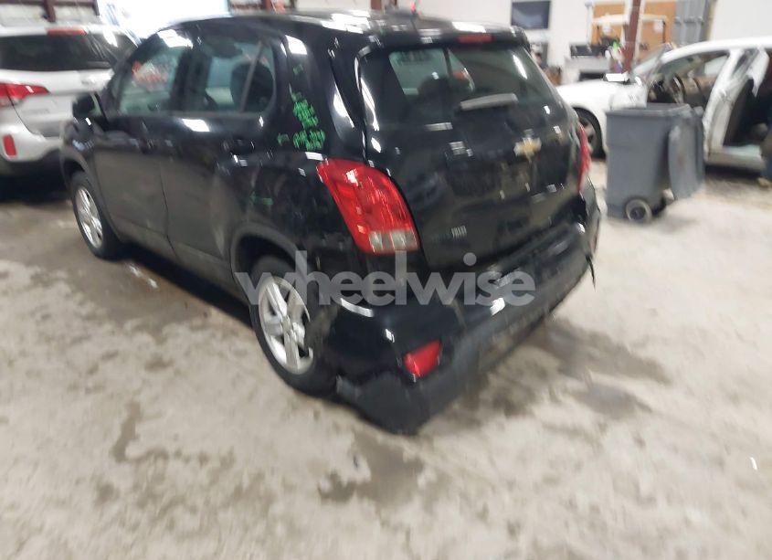 Photo 3 of 2019 Chevrolet Trax LS (VIN 3GNCJNSB7KL368341)