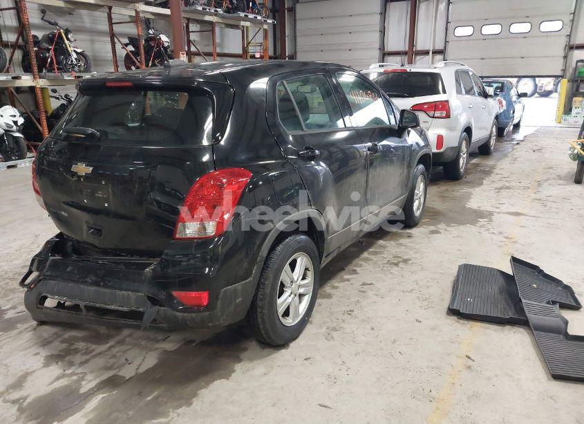 Photo 4 of 2019 Chevrolet Trax LS (VIN 3GNCJNSB7KL368341)