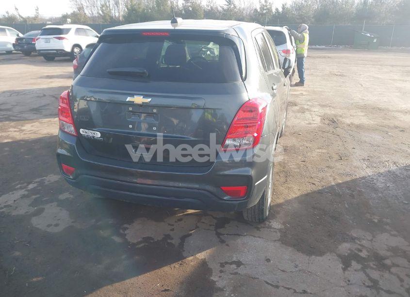 Photo 4 of 2020 Chevrolet Trax AWD LS (VIN 3GNCJNSB7LL128580)