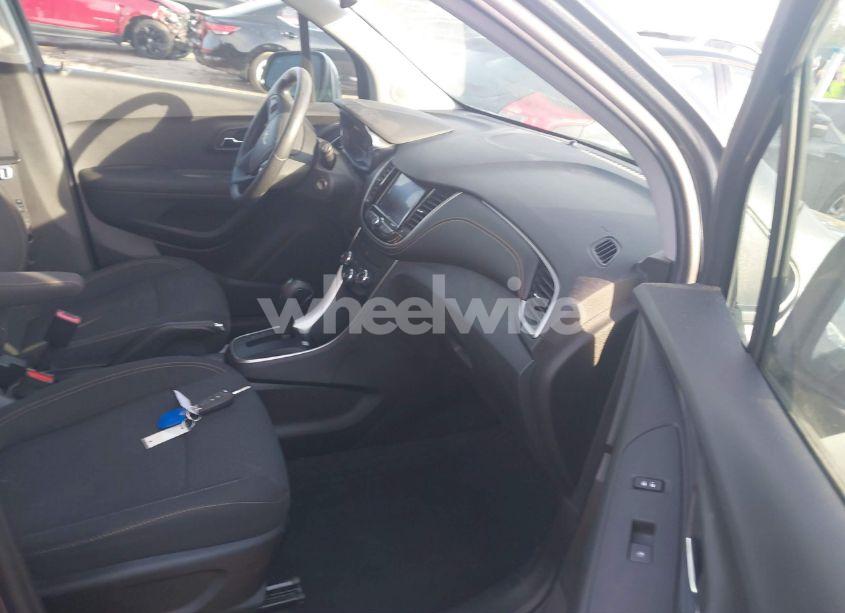 Photo 5 of 2020 Chevrolet Trax AWD LS (VIN 3GNCJNSB7LL128580)