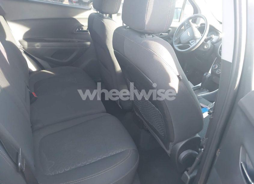 Photo 8 of 2020 Chevrolet Trax AWD LS (VIN 3GNCJNSB7LL128580)