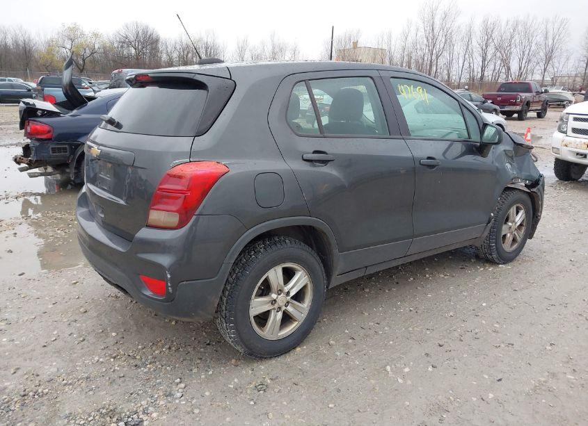 Photo 4 of 2020 Chevrolet Trax AWD LS (VIN 3GNCJNSB7LL193963)