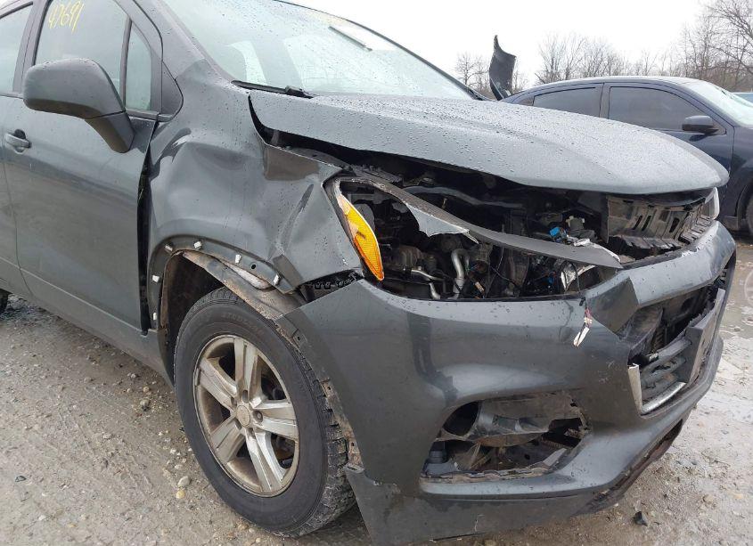 Photo 6 of 2020 Chevrolet Trax AWD LS (VIN 3GNCJNSB7LL193963)