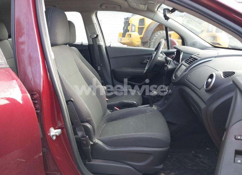 Photo 5 of 2016 Chevrolet Trax 1LS (VIN 3GNCJNSB8GL115181)