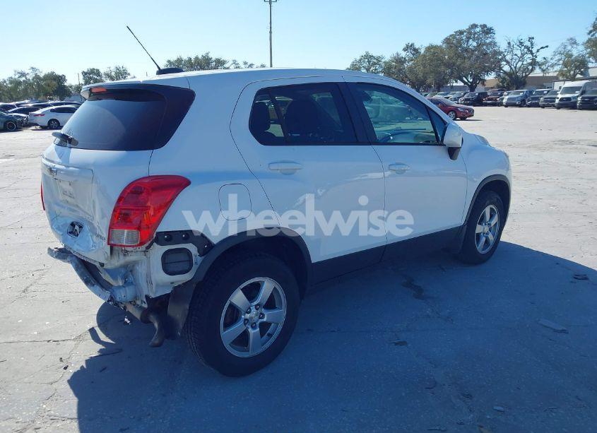 Photo 4 of 2016 Chevrolet Trax 1LS (VIN 3GNCJNSB8GL128819)
