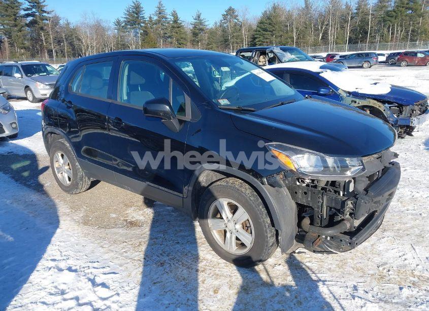 2018 Chevrolet Trax LS (VIN 3GNCJNSB8JL213005) main photo