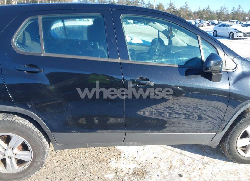 Photo 13 of 2018 Chevrolet Trax LS (VIN 3GNCJNSB8JL213005)